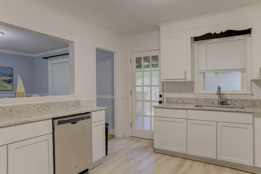 Charming Home Near Folly & Downtown Чарлстън Екстериор снимка